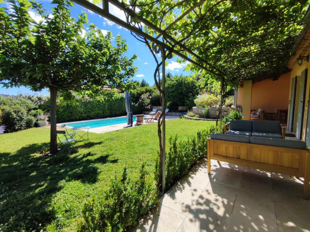 Zahrada ubytování GITE AUX 4 SAISONS DU COLORADO PROVENÇAL - 3 ÉTOILES - Rustrel