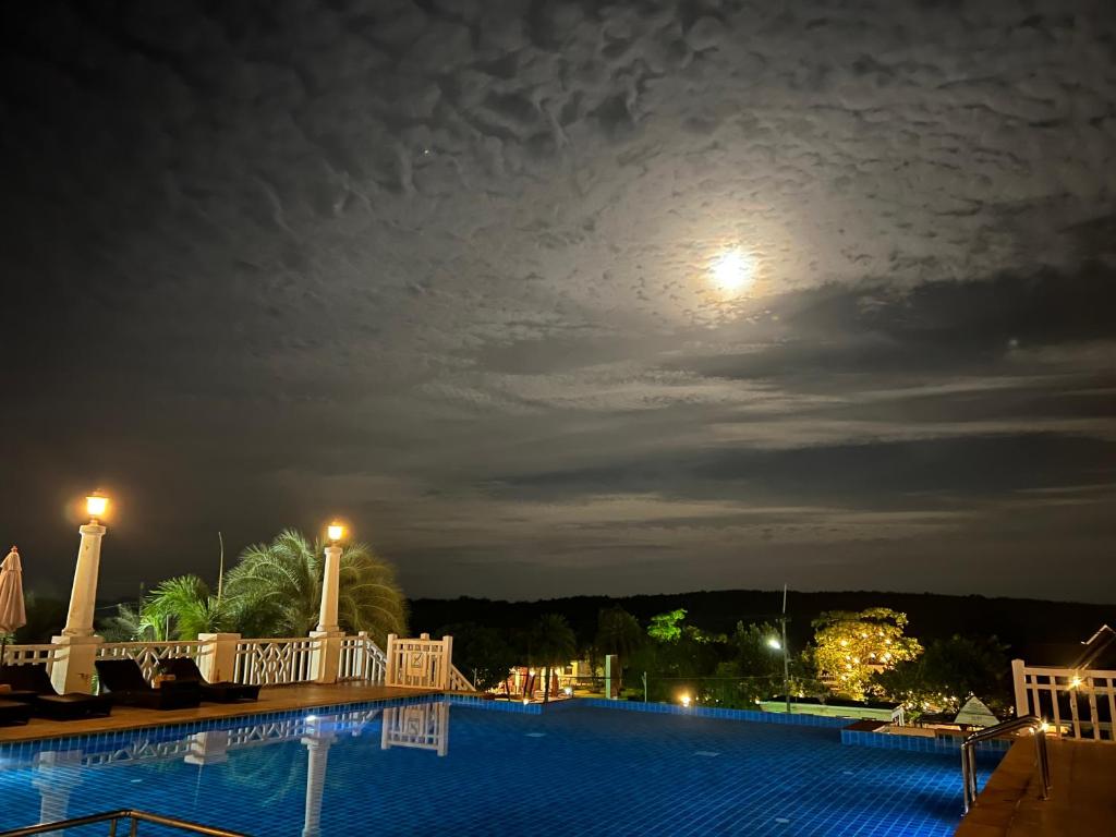 Bazén v ubytování Krabi Front Bay Resort nebo v jeho okolí