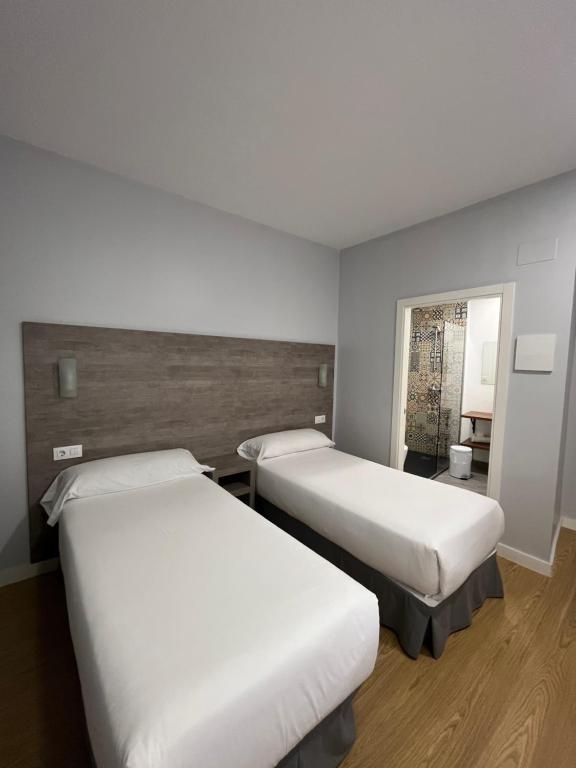 Hostal Atenas, Seville – Updated 2023 Prices