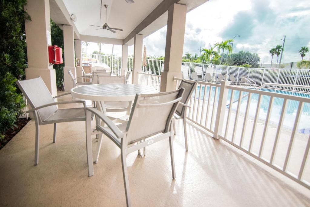 Candlewood Suites Miami Intl Airport - 36th St by IHG photo