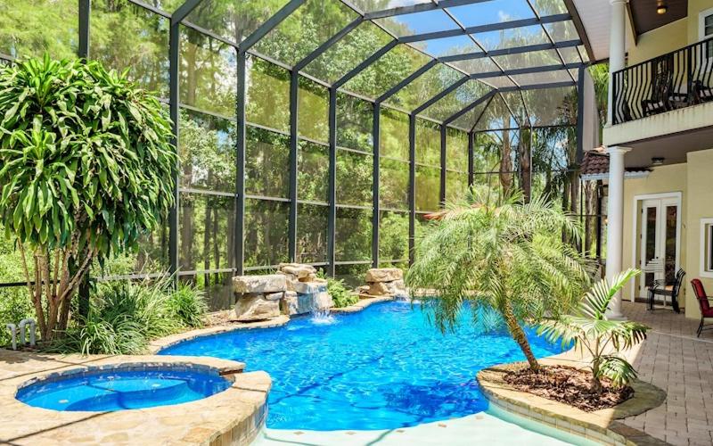 Lakeside Villa Opulent 8BR Paradise in St. Manor, Formosa