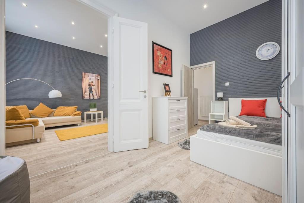 Dual 2BR Comfort Escape with 2 Bathroom by NW 1093 Budapest, 18 Lónyay utca kép - 1