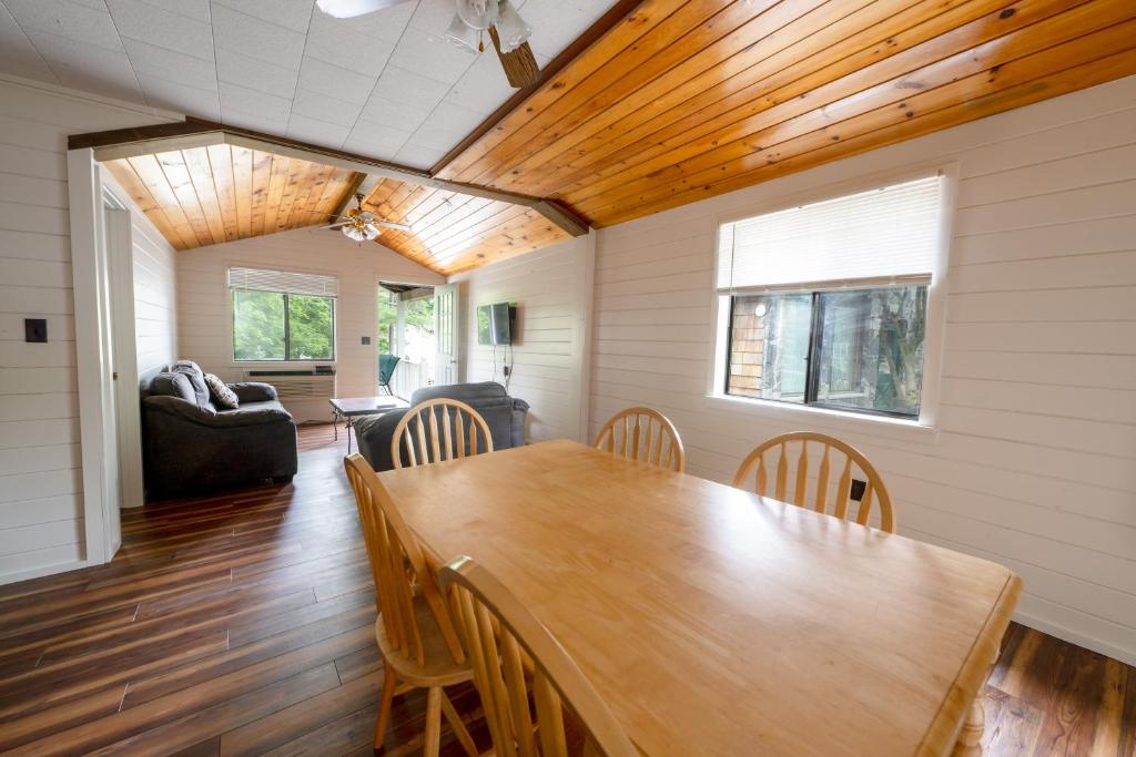 Depe Dene Lakeside Resort - Suíte De Três Quartos à Beira Da Piscina