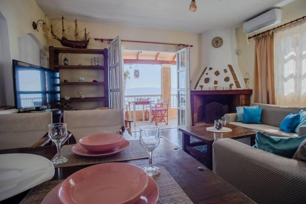 Et opholdsområde på Kohyli Beachfront House