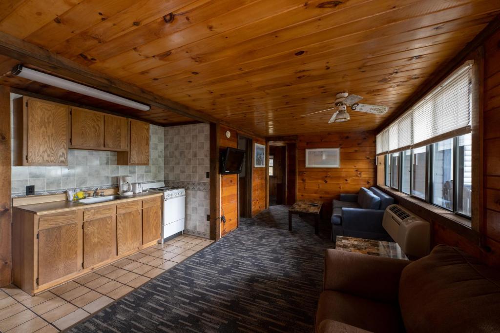 Depe Dene Lakeside Resort - Casa De Quatro Quartos Com Deck Privado