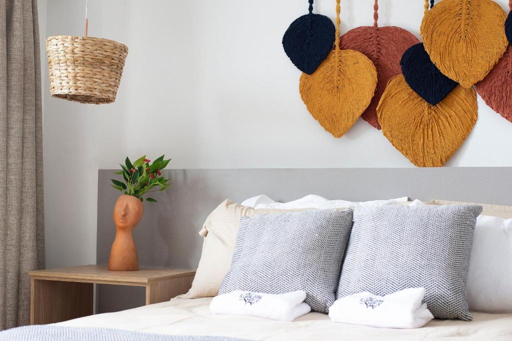 Postel nebo postele na pokoji v ubytování Charmoso Estúdio em Muro Alto com Vista para piscina