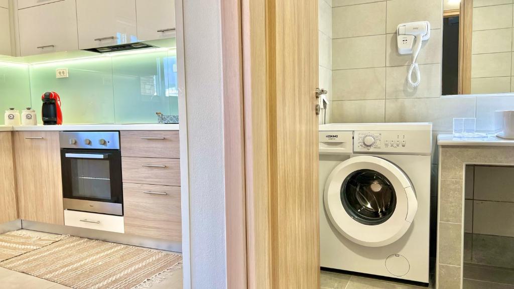 Kuchyňa alebo kuchynka v ubytovaní Emmanouela's Apts