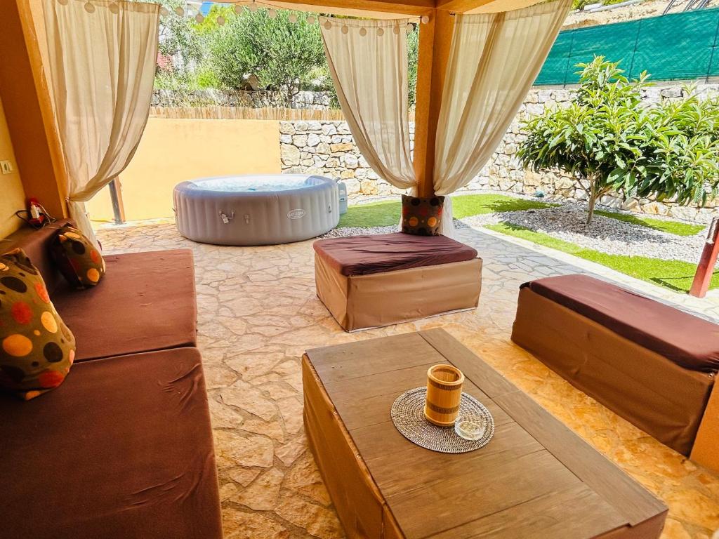 Apartment Alja, Sara i Nevio jacuzzi, Dugi Rat, Croatia