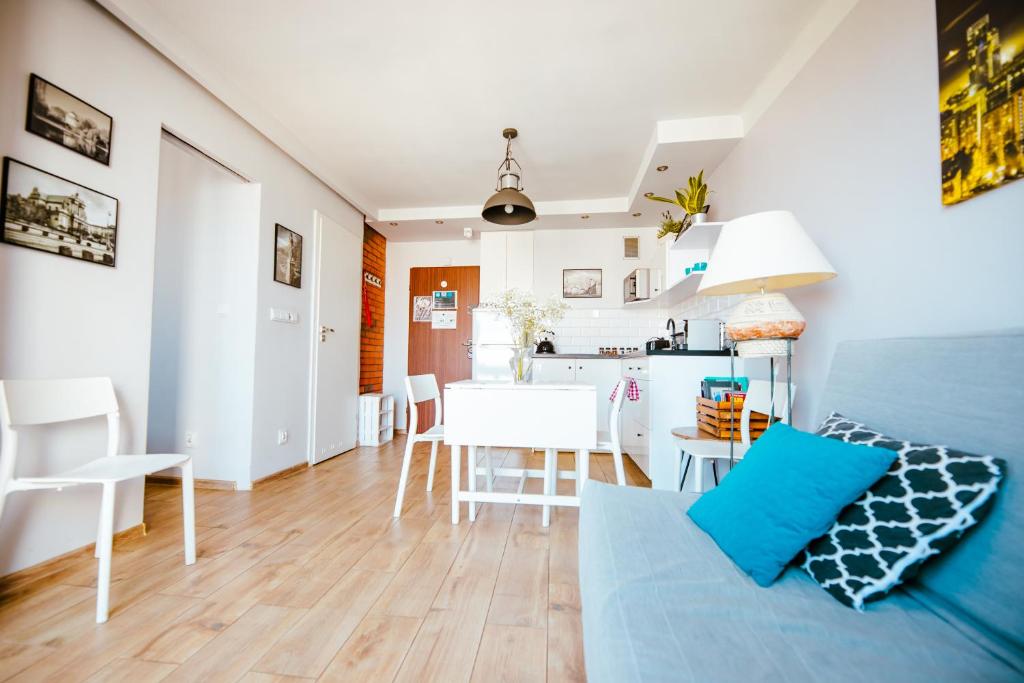 Kuchyňa alebo kuchynka v ubytovaní Bright 14th Floor Central Home with Balcony & Views