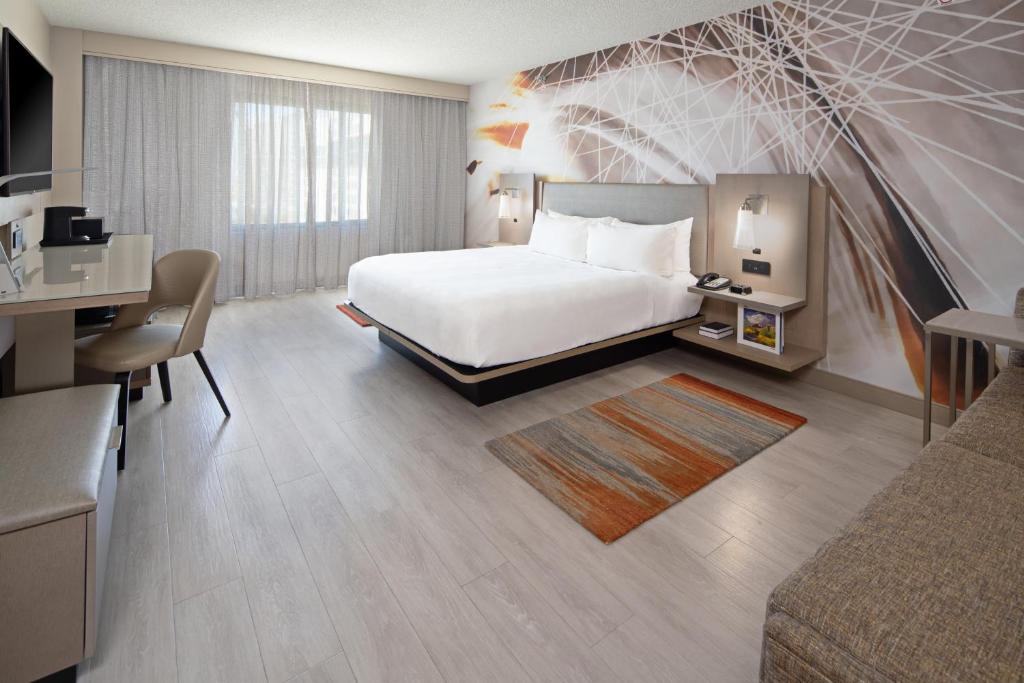 Postel nebo postele na pokoji v ubytování Tucson Marriott University Park