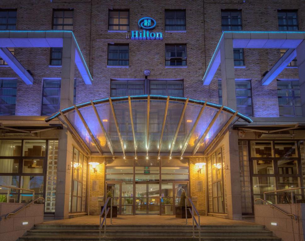 Majutusasutuse Hilton Dublin fassaad või sissepääs