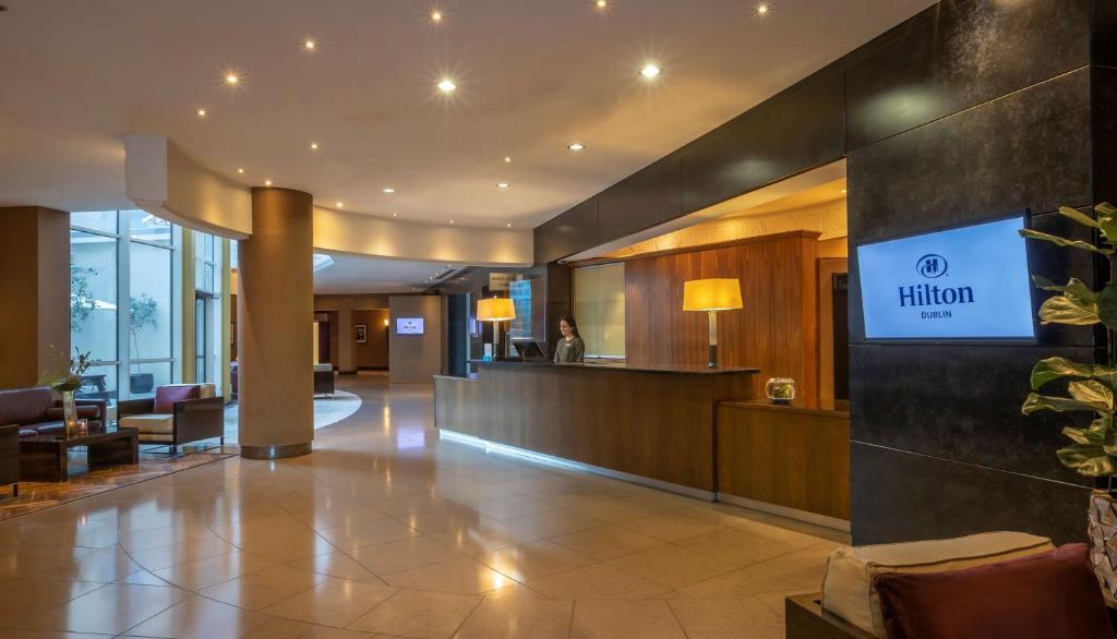 Televiisor ja/või meelelahutuskeskus majutusasutuses Hilton Dublin