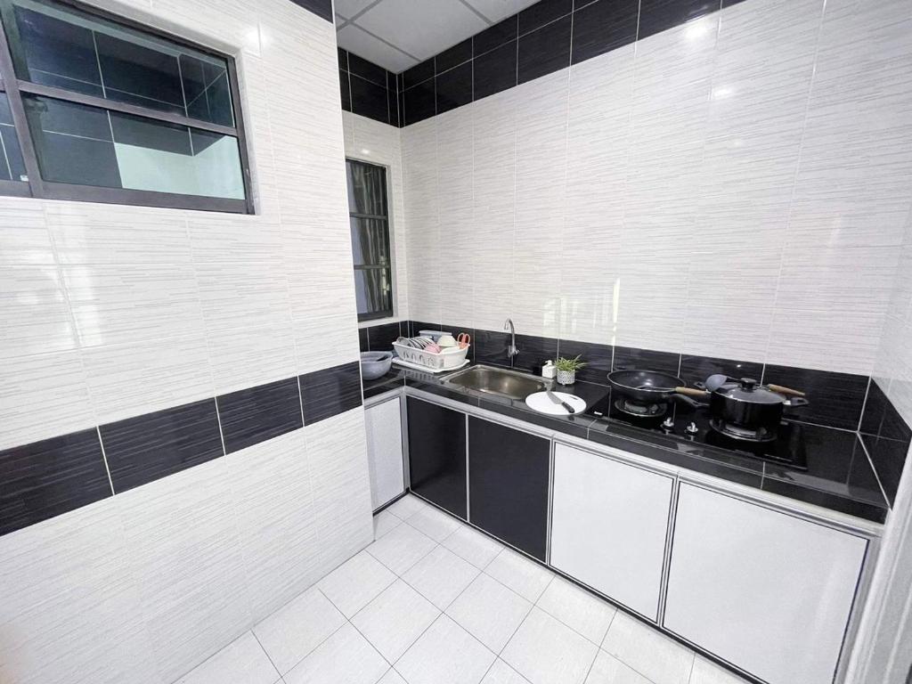 Kuchyň nebo kuchyňský kout v ubytování JJ&KK Homestay