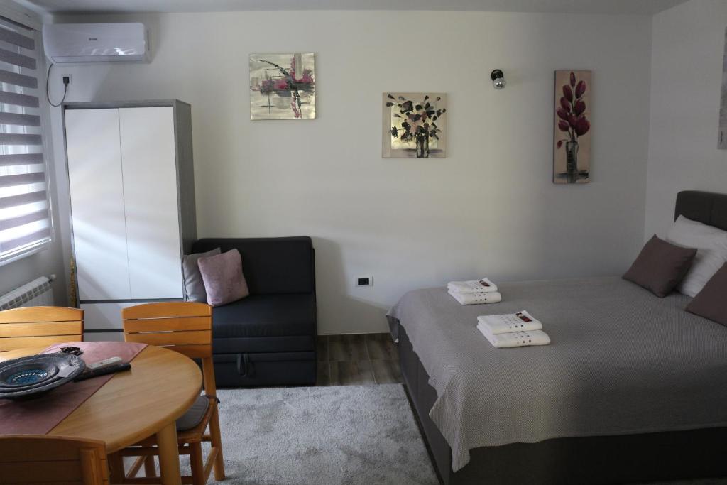 Postel nebo postele na pokoji v ubytování Sokak 8