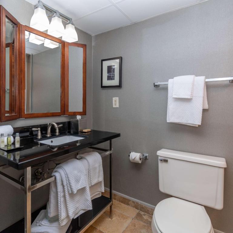 DoubleTree by Hilton New Bern - Riverfront - Room King Con River View - No Fumar