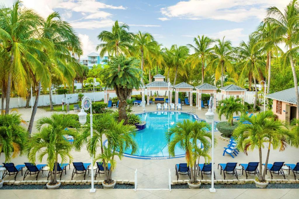 Bazén v ubytování DoubleTree by Hilton Grand Key Resort nebo v jeho okolí
