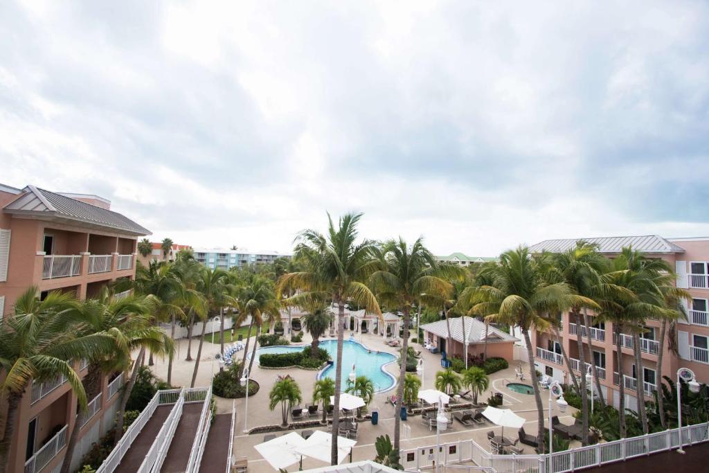 Bazén v ubytování DoubleTree by Hilton Grand Key Resort nebo v jeho okolí
