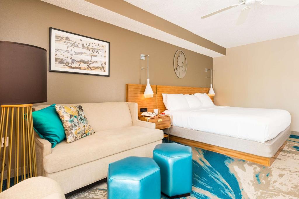 Posezení v ubytování DoubleTree by Hilton Grand Key Resort