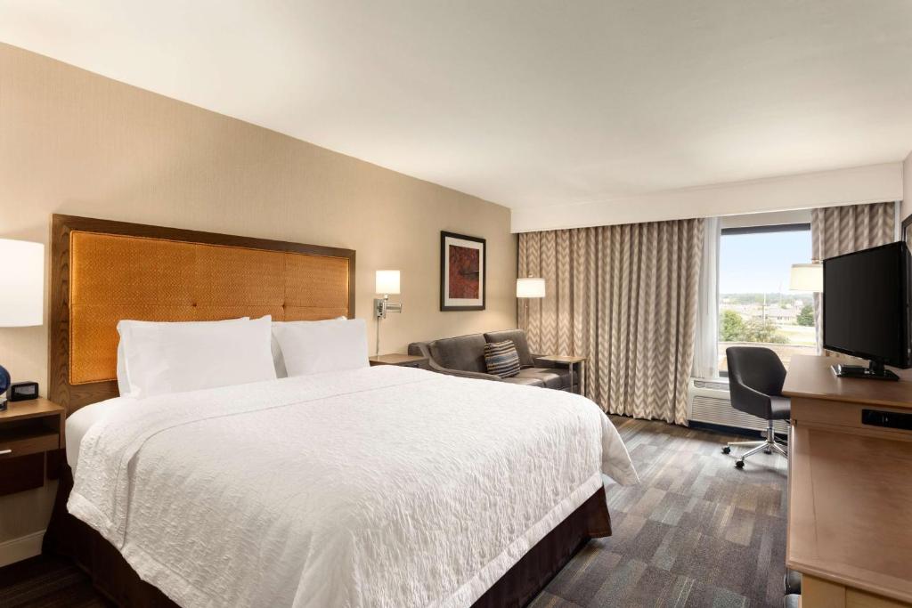 Hampton Inn by Hilton Fort Smith - 特大号床间 - 带沙发床和书房 - 禁烟
