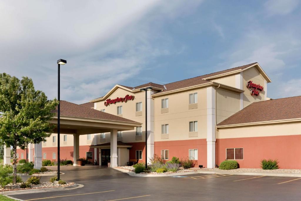 a rendering of a hotel with a parking lot at Hampton Inn Gillette in Gillette