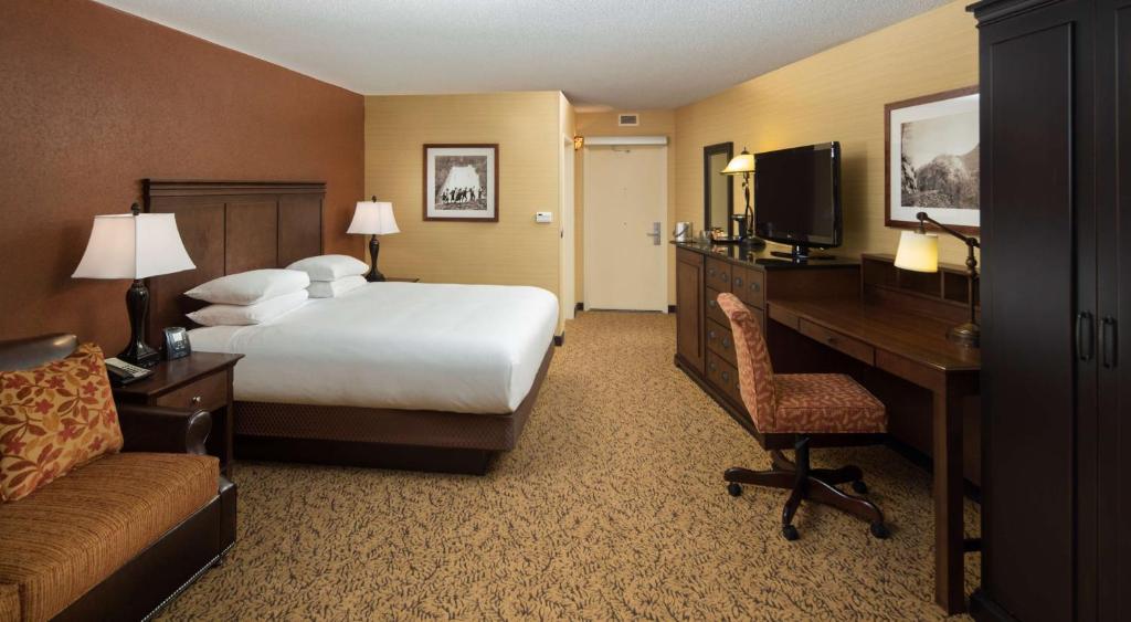 The Park Vista - A DoubleTree by Hilton Hotel - Gatlinburg - King Room - Disability Access