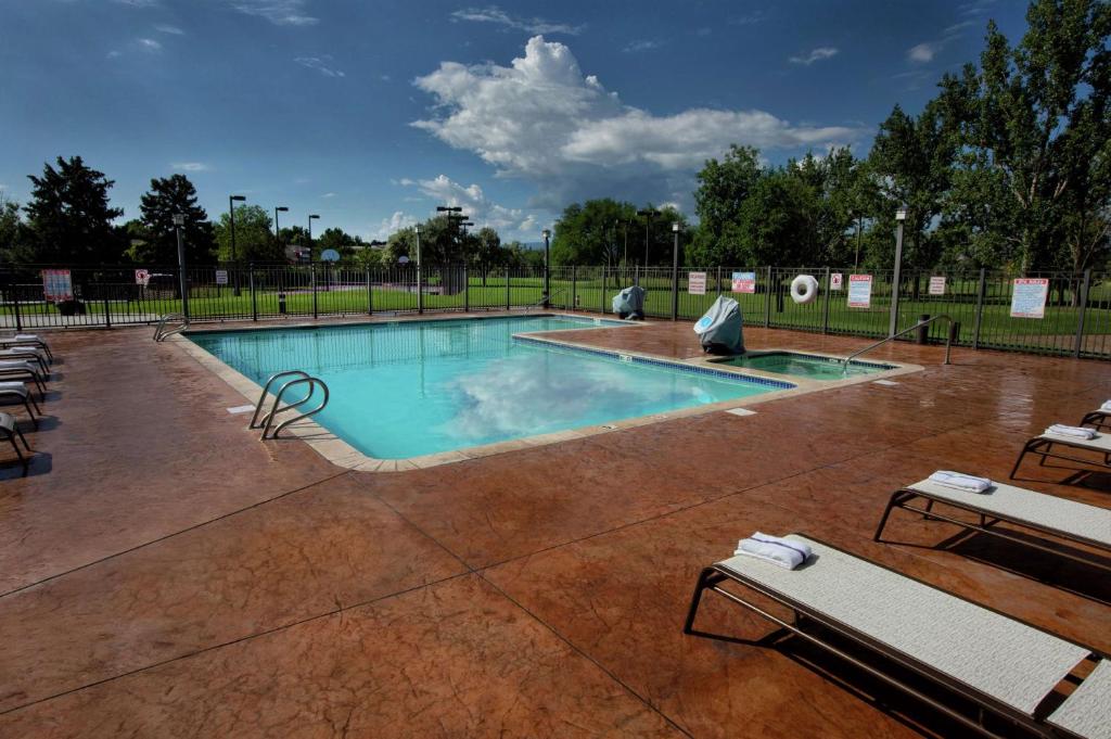 Bazén v ubytování DoubleTree by Hilton Grand Junction nebo v jeho okolí