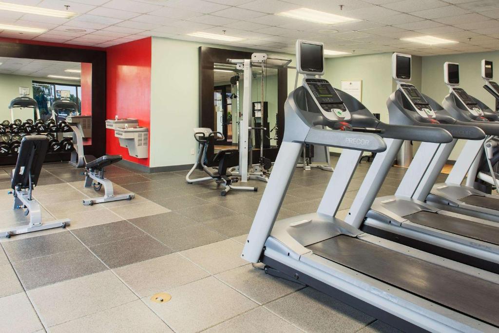 Fitness centrum a/nebo fitness zařízení v ubytování DoubleTree by Hilton Grand Junction