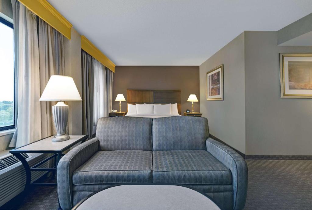 Posezení v ubytování DoubleTree by Hilton Grand Junction