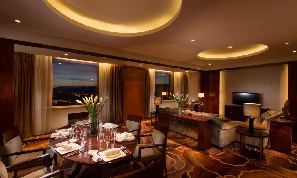 Posezení v ubytování DoubleTree by Hilton Qinghai - Golmud