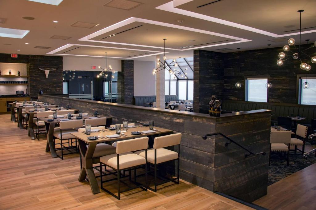 DoubleTree by Hilton Wichita Airport photo