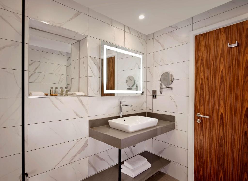 DoubleTree by Hilton Lincoln - Superior King Room