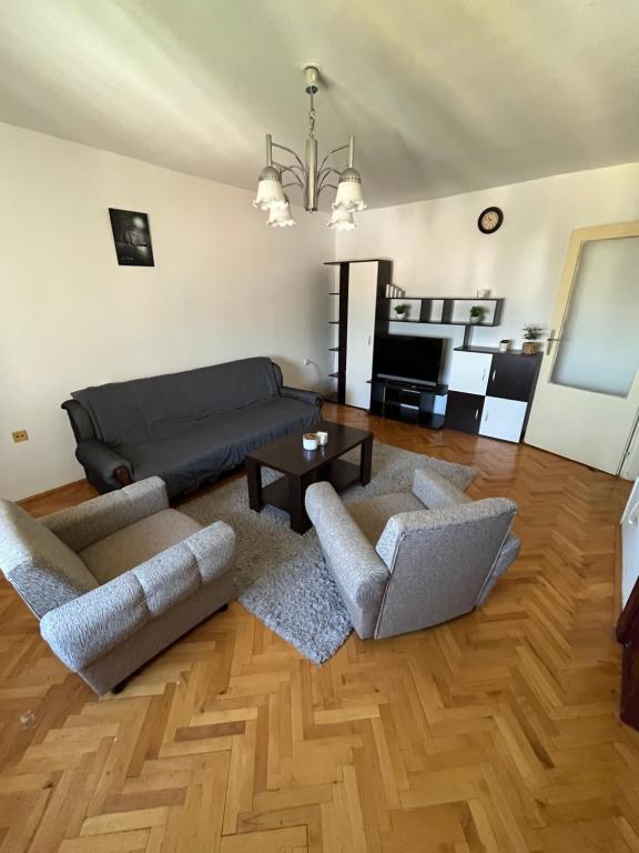 a living room with a couch and two chairs and a table at Devetka in Pirot
