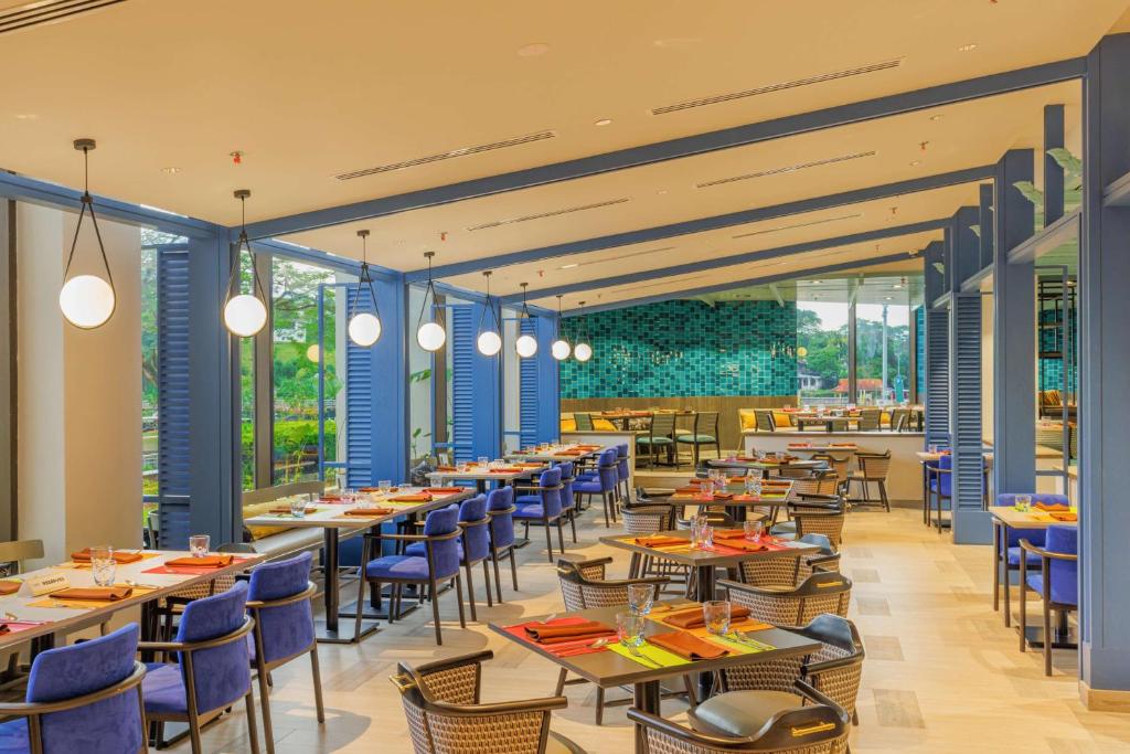 Restaurace v ubytování Hilton Kuching Hotel