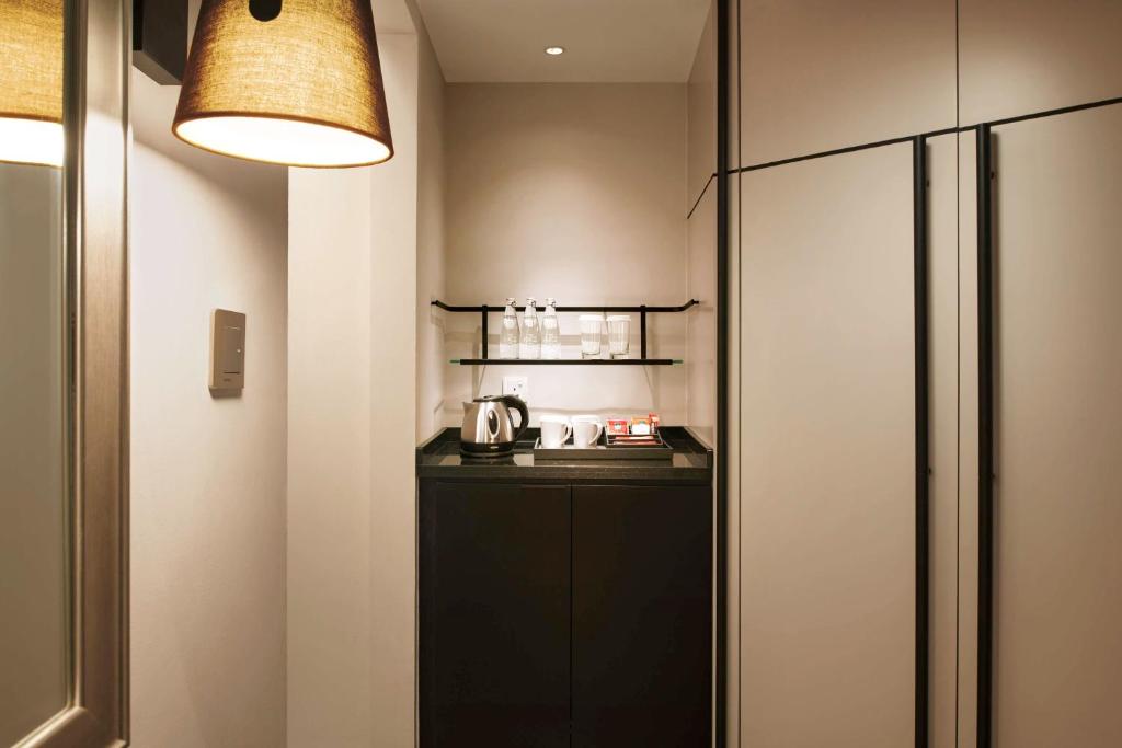 Kuchyň nebo kuchyňský kout v ubytování Hilton Kuching Hotel