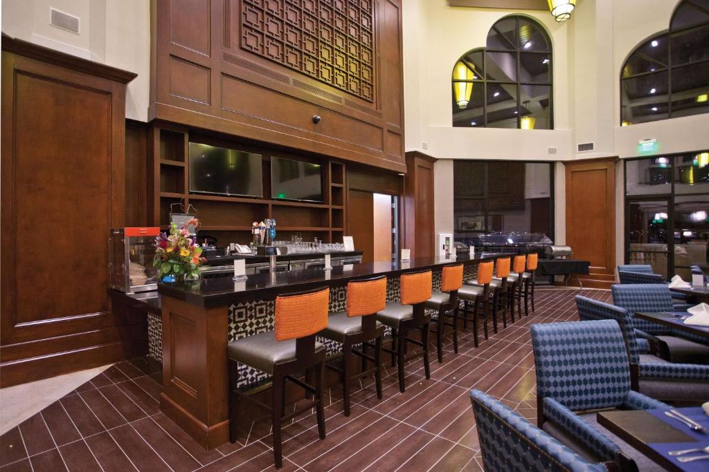 Restaurace v ubytování DoubleTree by Hilton Rosemead