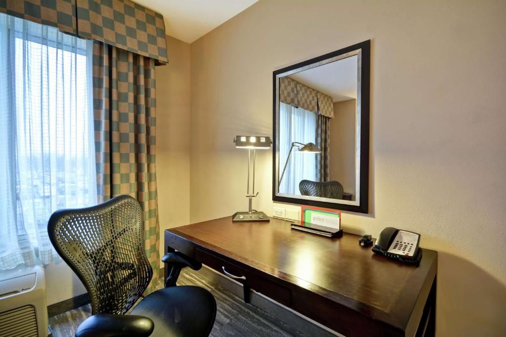 Hilton Garden Inn Ridgefield Park - King Room