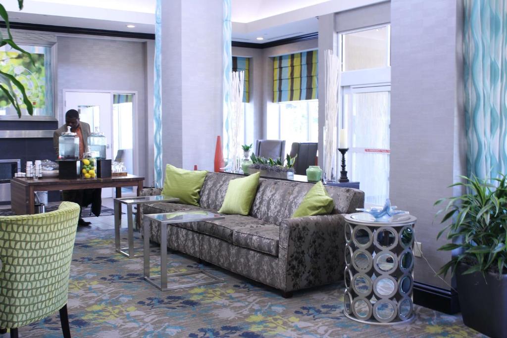 Posezení v ubytování Hilton Garden Inn West Little Rock