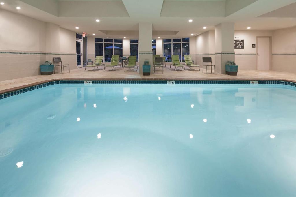 Bazén v ubytování Hilton Garden Inn West Little Rock nebo v jeho okolí