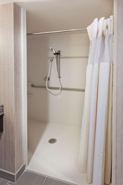 Koupelna v ubytování Hilton Garden Inn West Little Rock