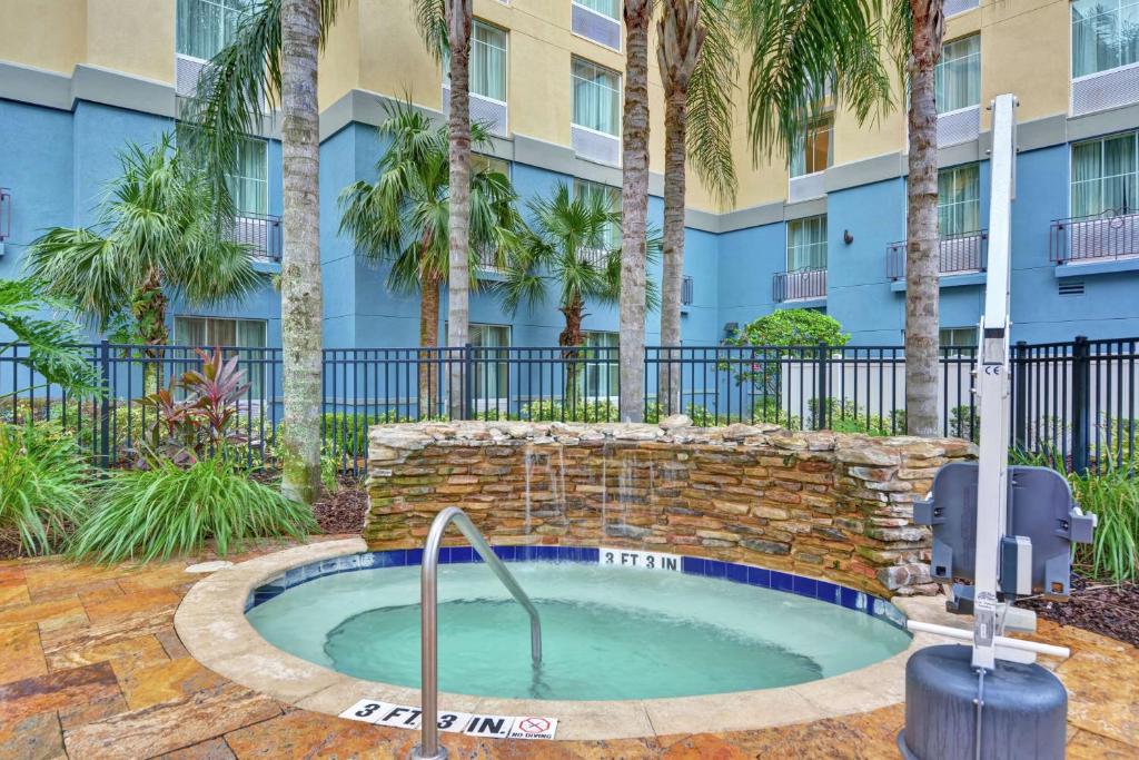 a hot tub in front of a building with palm trees at Hilton Garden Inn Orlando Lake Buena Vista in Orlando