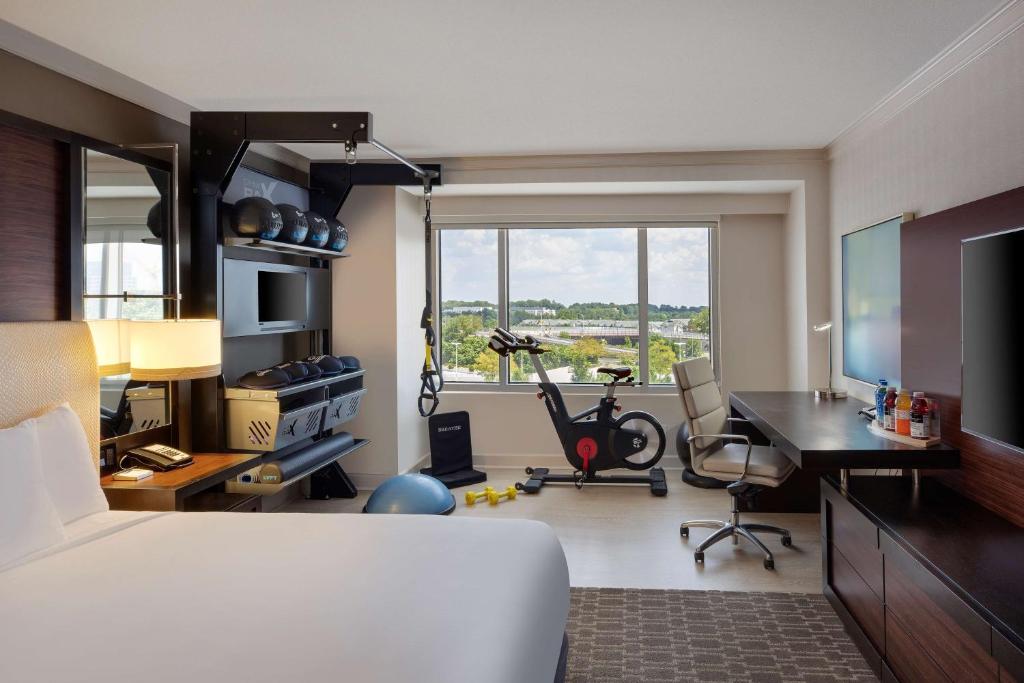 Hilton McLean Tysons Corner - マク テロ の 王 タク を 満た し て くださ い .