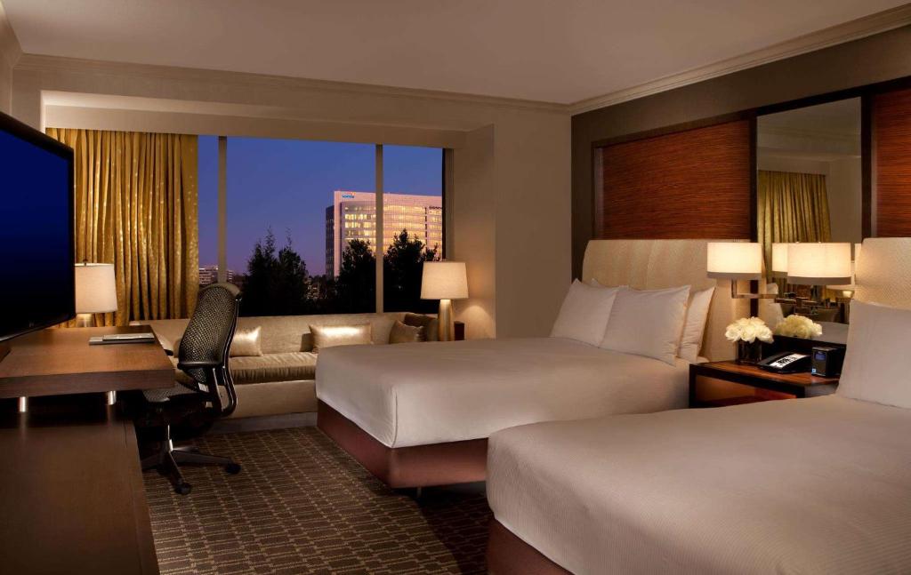 Hilton McLean Tysons Corner - ラビテ と 二 つ の 罪 を も っ て , 下着 と 呼 ば れ る よう に .