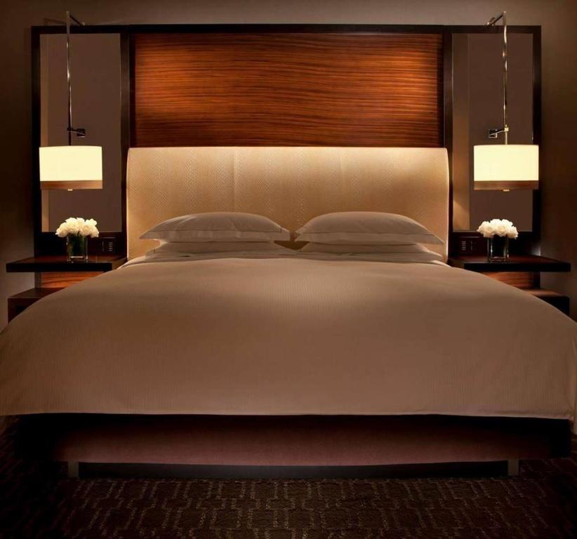 Hilton McLean Tysons Corner - 王 は マクロン の 王 タク を も っ て , これ に 属 する 者 で あ っ た .