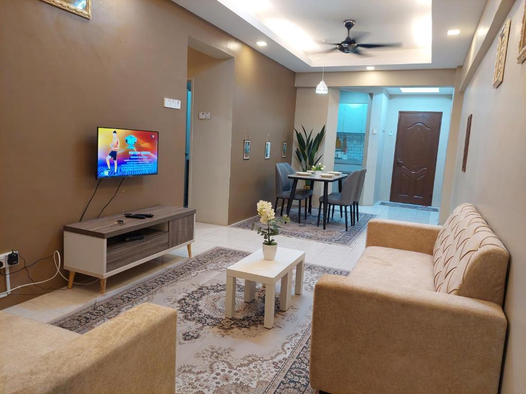 Μια τηλεόραση ή/και κέντρο ψυχαγωγίας στο Amir Homestay Bangi @ Seri Putra