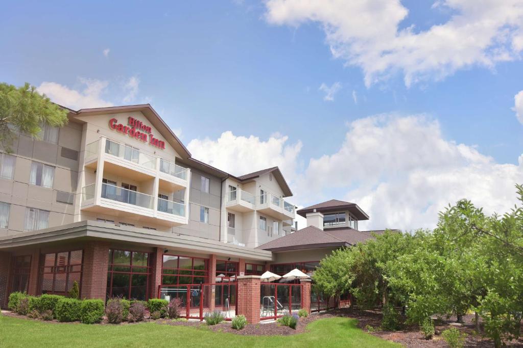 a hotel building with a lawn in front of it at Hilton Garden Inn Wisconsin Dells in Wisconsin Dells