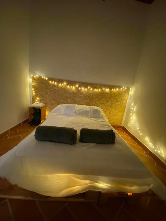 Postel nebo postele na pokoji v ubytování banana hostel