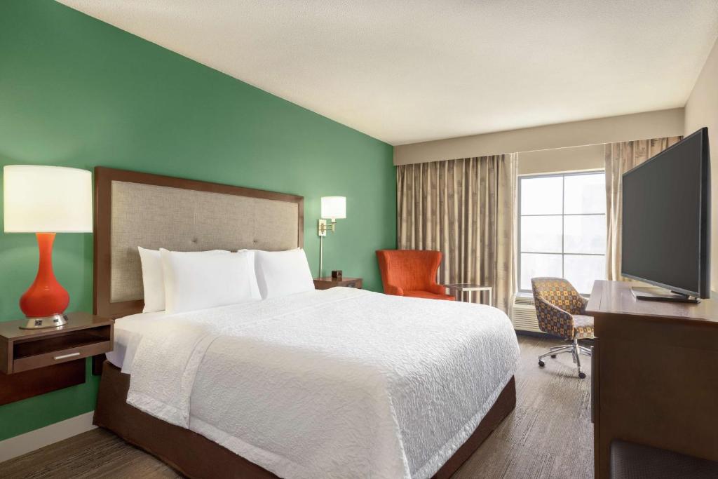 Hampton Inn and Suites New Orleans Convention Center - 
