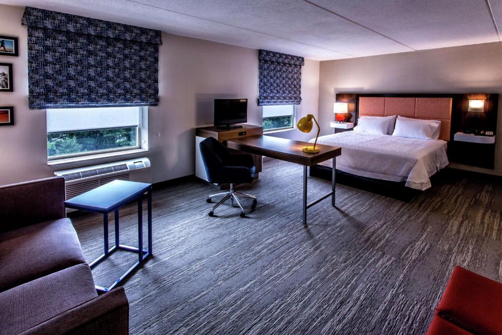 Hampton Inn & Suites Staten Island - King Studio Suite Con Sofá Cama - No Fumadores