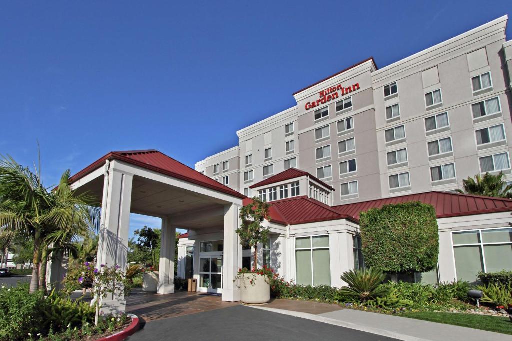 a rendering of the front of a hotel at Hilton Garden Inn Oxnard/Camarillo in Oxnard