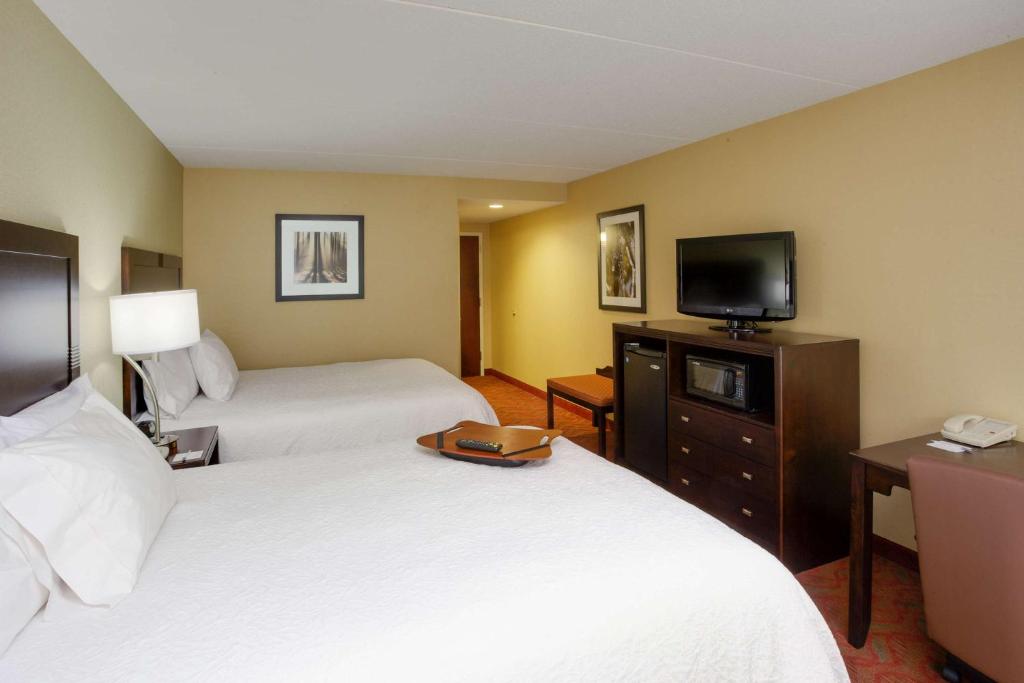 Hampton Inn Auburn photo